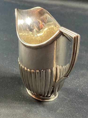 Pot à lait en métal argenté anglais à décor godronné