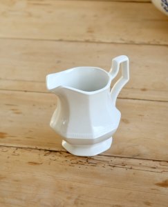 Pot à lait en porcelaine anglaise Johnson Brothers, modèle Perle