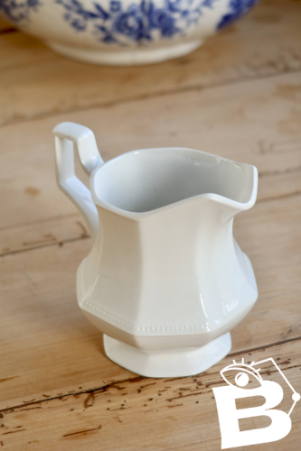 Pot à lait en porcelaine anglaise Johnson Brothers, modèle Perle