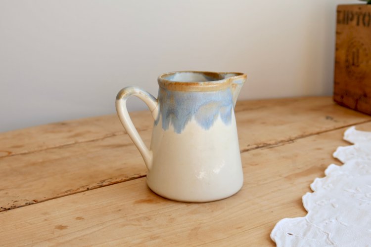 Pot à lait vintage céramique émaillée dégradé bleu et taupe