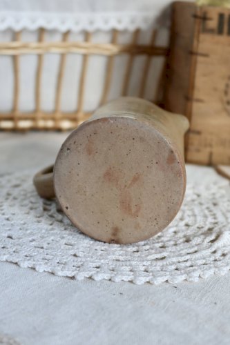 Pot à lait vintage en grès tacheté rustique