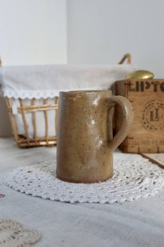 Pot à lait vintage en grès tacheté rustique