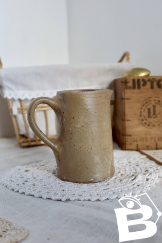 Pot à lait vintage en grès tacheté rustique