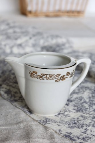Pot à lait vintage faïence Moulin des Loups – Motif fleuri doré