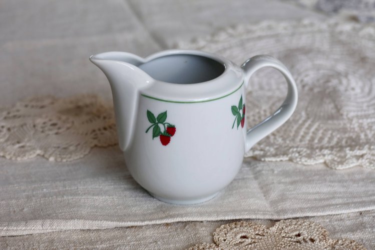 Pot à lait vintage porcelaine – Framboises Table et Couleurs