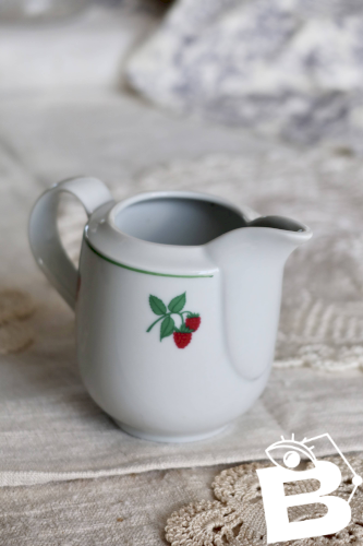 Pot à lait vintage porcelaine – Framboises Table et Couleurs