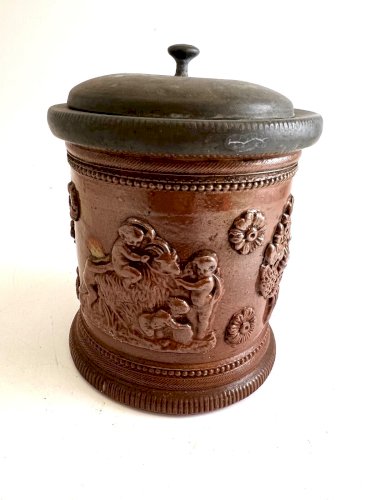 Pot à tabac ancien en grès Beauvaisis – Putti en relief – Couvercle étain – XIXe