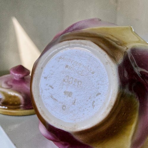 Pot à tabac antique dépoque Art Nouveau signé Sarreguemines, en majolique