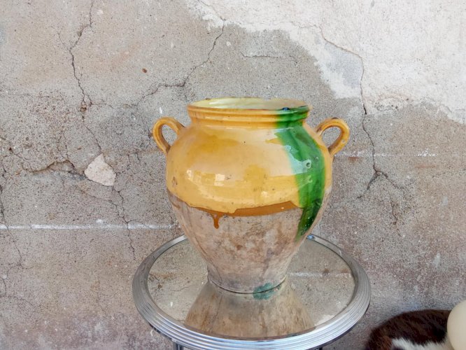 Pot ancien en terre vernissée