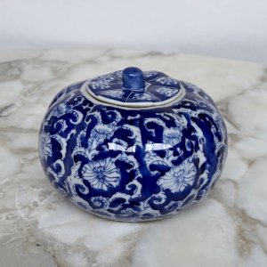 Pot couvert bleu et blanc Chine XXe M4002
