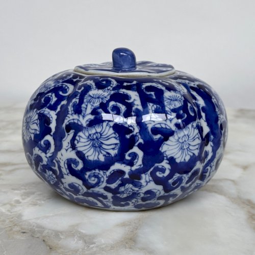 Pot couvert bleu et blanc Chine XXe M4002
