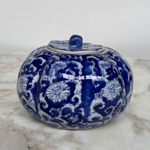 Pot couvert bleu et blanc Chine XXe M4002