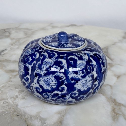 Pot couvert bleu et blanc Chine XXe M4002