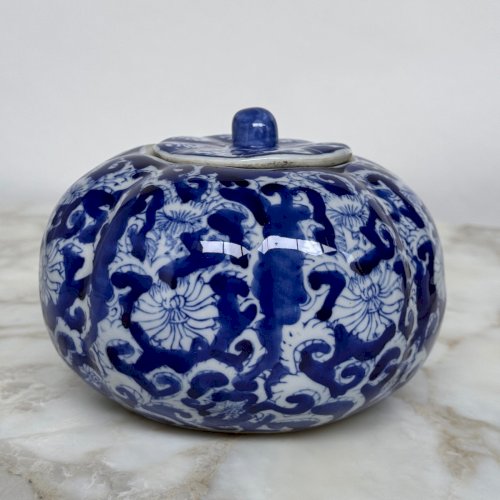Pot couvert bleu et blanc Chine XXe M4002