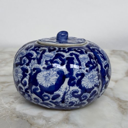Pot couvert bleu et blanc Chine XXe M4002