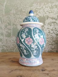 Pot couvert décoratif d’inspiration asiatique