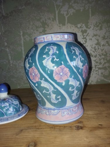 Pot couvert décoratif d’inspiration asiatique