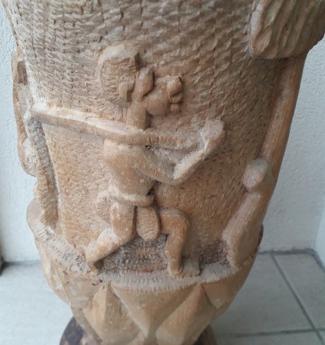 Pot couvert en bois sculpté africain