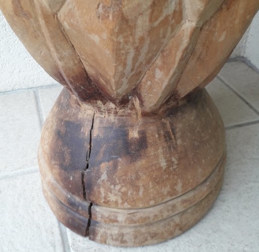 Pot couvert en bois sculpté africain