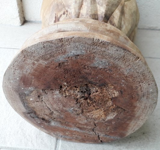 Pot couvert en bois sculpté africain