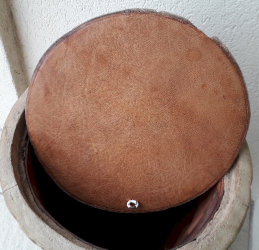 Pot couvert en bois sculpté africain