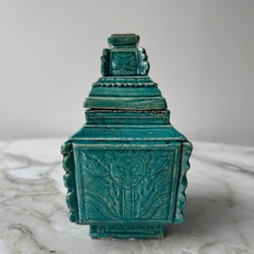 Pot couvert en céramique Chine XIXe fond vert M3963