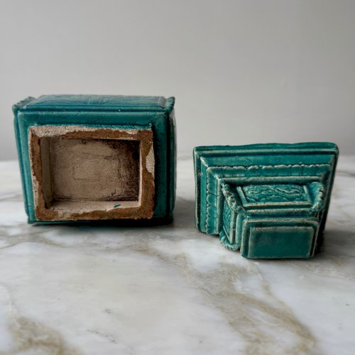 Pot couvert en céramique Chine XIXe fond vert M3963