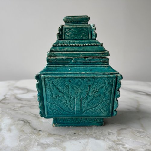 Pot couvert en céramique Chine XIXe fond vert M3963