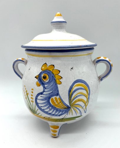 Pot couvert en faïence décor rustique – motif coq – XXe siècle