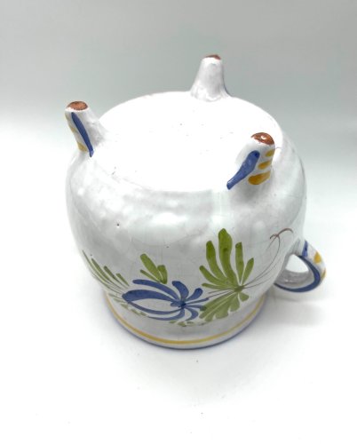 Pot couvert en faïence décor rustique – motif coq – XXe siècle