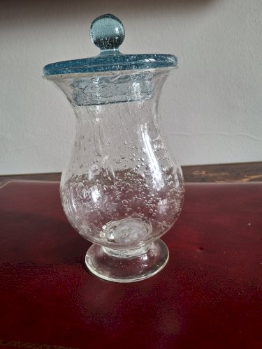 Pot couvert en verre bullé de Biot Bonbonnière pour enfants méritants