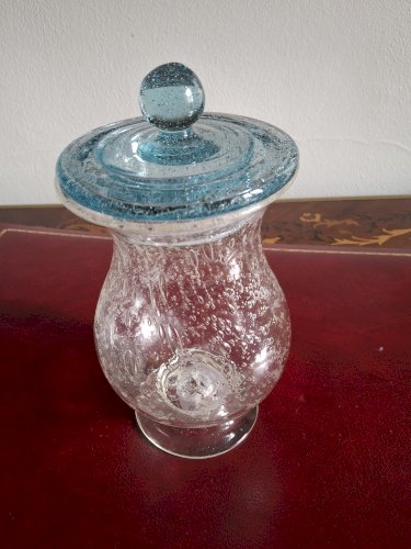 Pot couvert en verre bullé de Biot Bonbonnière pour enfants méritants