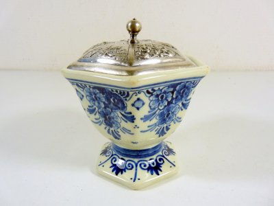 Pot couvert hexagonale faience Delft & métal argenté poinçon orfèvre H. Hooykaas
