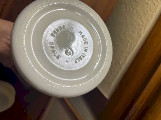 Pot d’apothicaire en opaline vintage