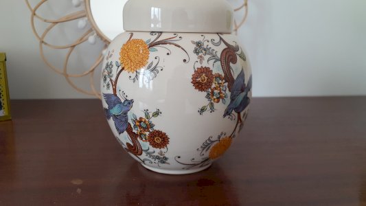 Staffordshire porcelain pot Sadler