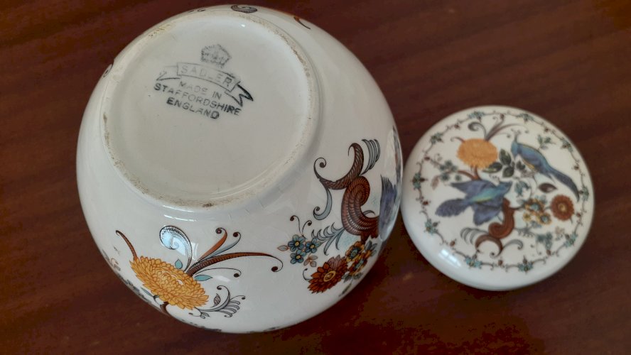 pot en porcelaine Stafforshire Sadler