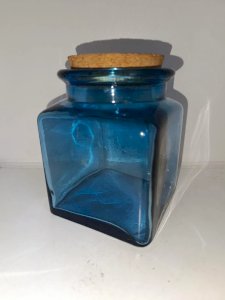 pot en verre bleu avec bouchon en liege en bon etat