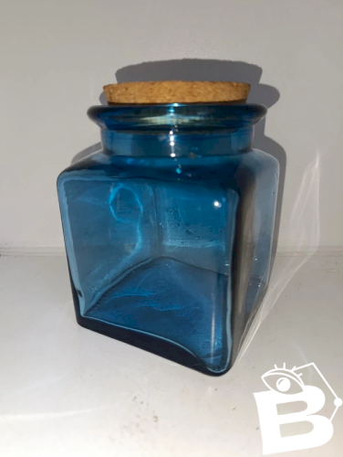 pot en verre bleu avec bouchon en liege en bon etat