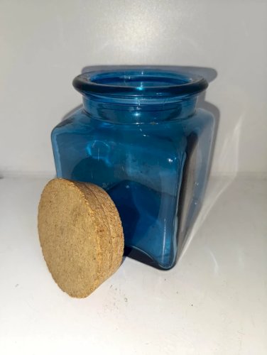 pot en verre bleu avec bouchon en liege en bon etat