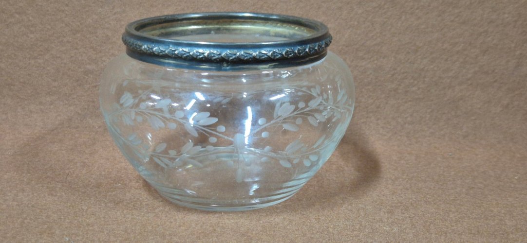 POT EN VERRE ET BORDS EN ARGENT MASSIF DE 126.61 GRAMMES AU TOTAL
