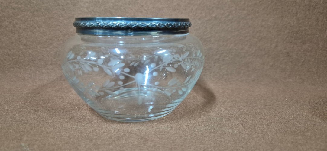 POT EN VERRE ET BORDS EN ARGENT MASSIF DE 126.61 GRAMMES AU TOTAL