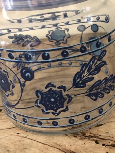Pot en verre vintage motifs bleus en excellent état  Hauteur totale 14 cm Diamètre de la base 10 cm
