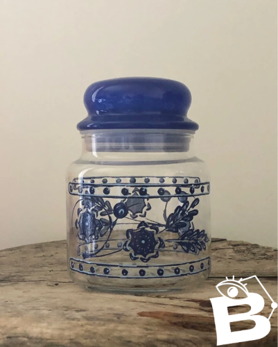 Pot en verre vintage motifs bleus en excellent état  Hauteur totale 14 cm Diamètre de la base 10 cm