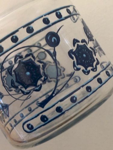 Pot en verre vintage motifs bleus en excellent état  Hauteur totale 14 cm Diamètre de la base 10 cm