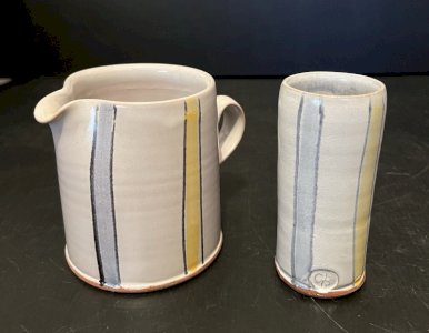 Pot et vase terre cuite émaillé à rayures signature à identifier GB artisanat