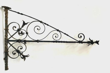 Potence d'enseigne ou de lanterne en fer forgé du XVIII siècle