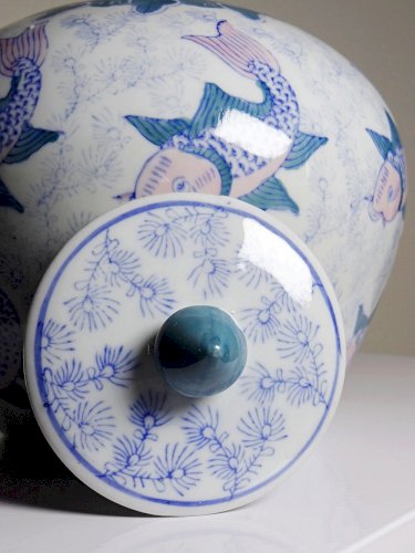 Potiche ou vase couvert chinois vintage motifs de carpes koï