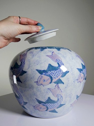 Potiche ou vase couvert chinois vintage motifs de carpes koï