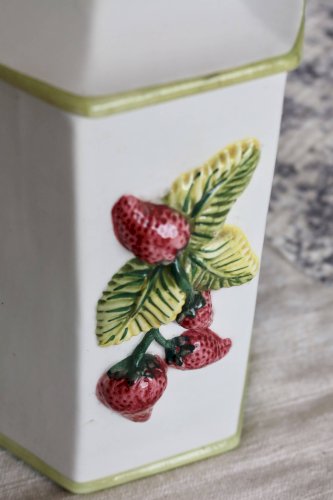 Pots de conservation vintage faïence et barbotine – Motifs fraise et olive