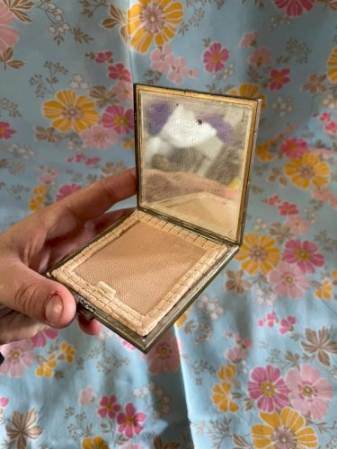 Poudrier avec miniature